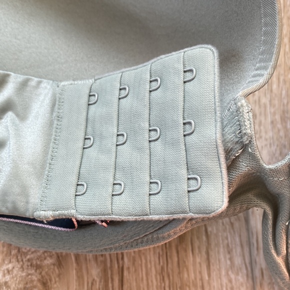 Victoria Secret - Picture 4 of 4